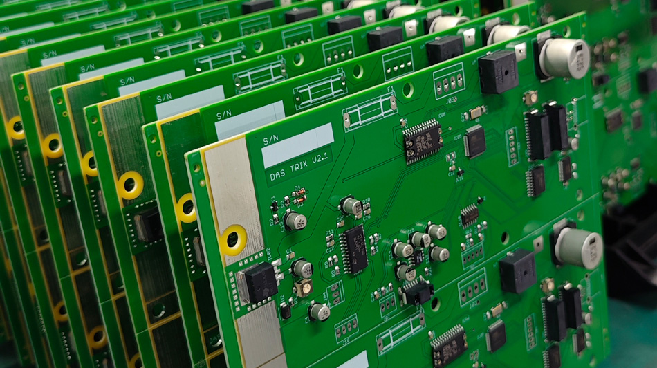 Analyse av globale PCBA fabrikksamarbeidsmodeller: utfordringer og muligheter